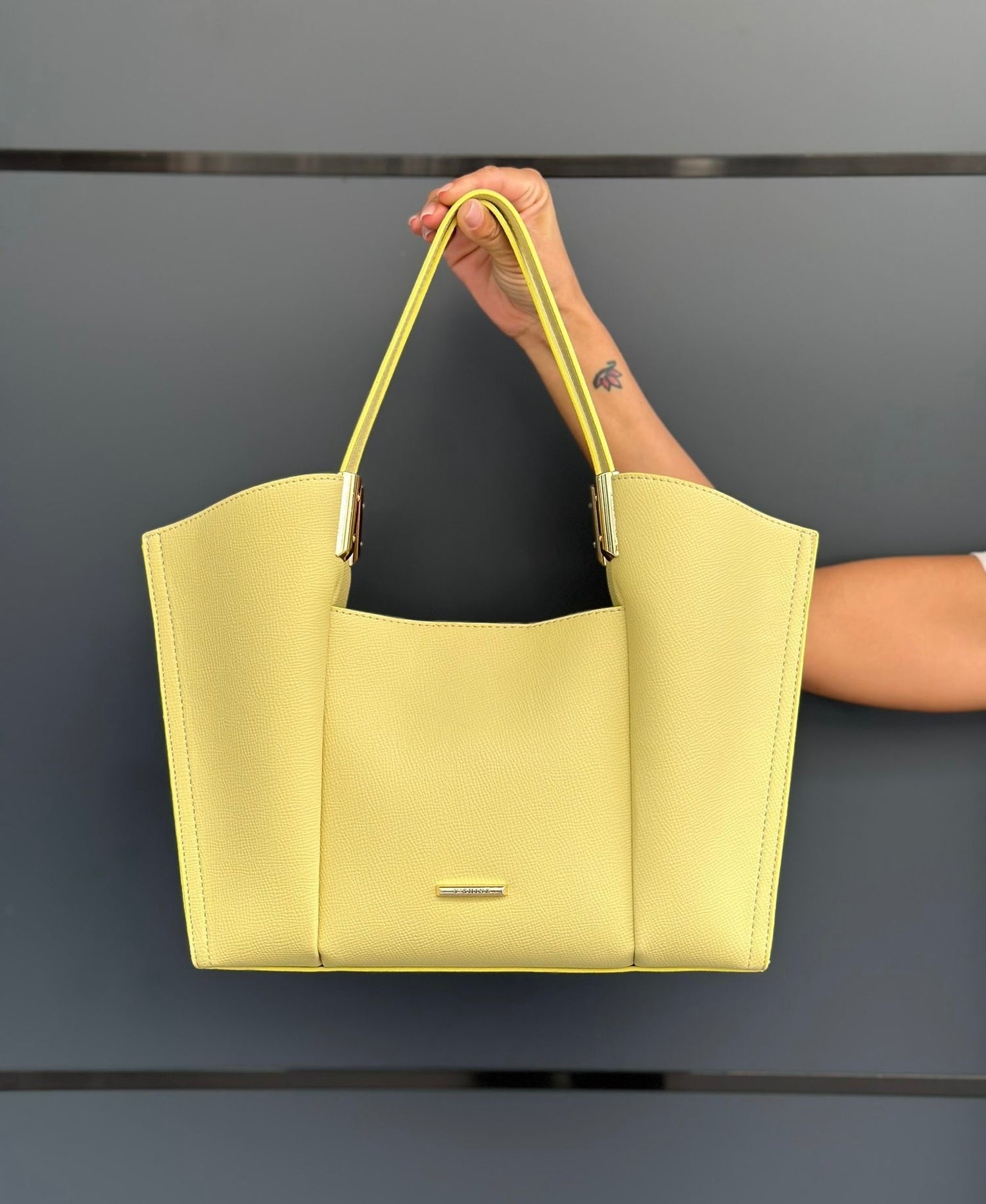 Lime classic handbag-lolini Vogue 