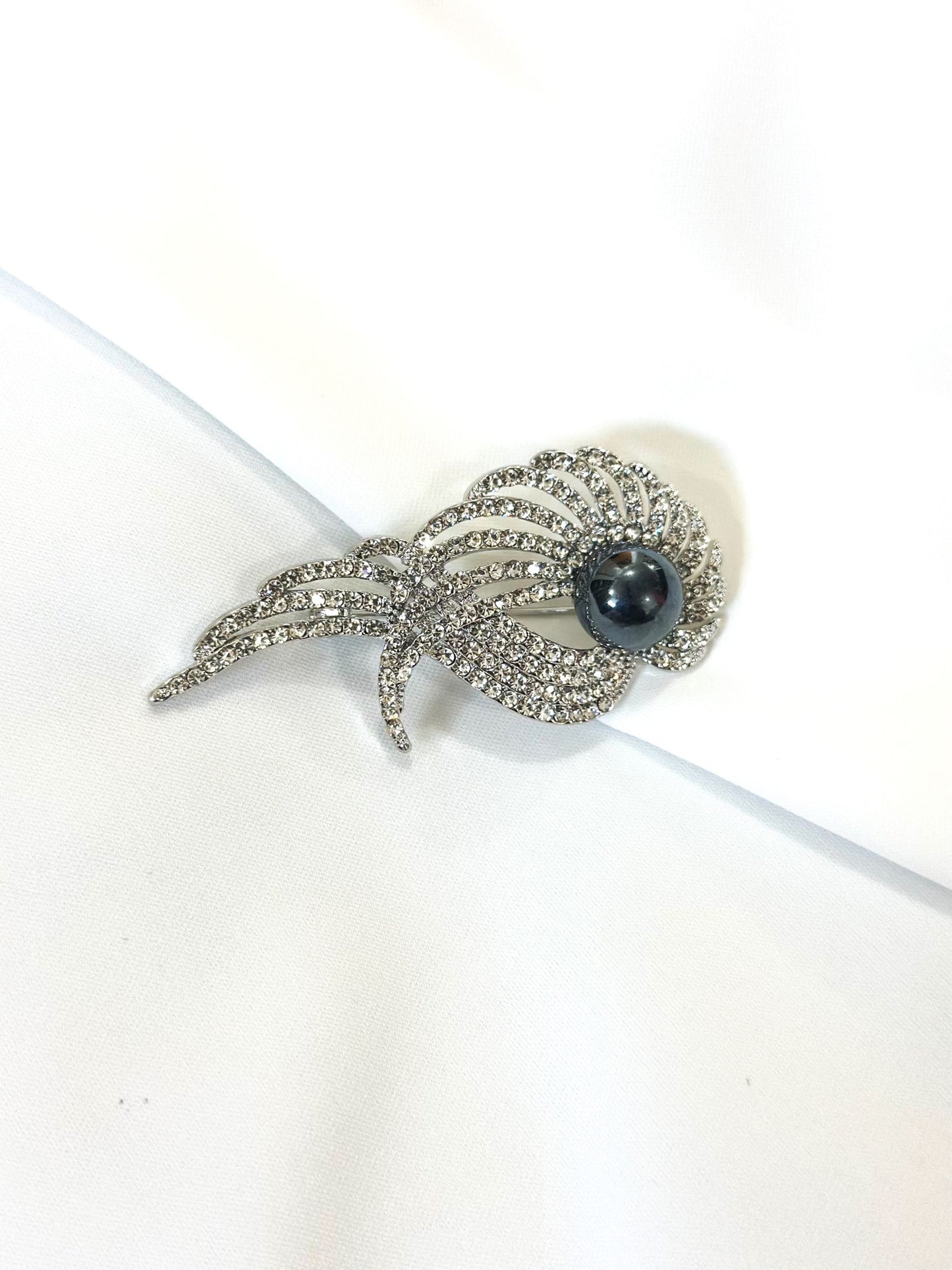 dark pearl brooch- lolini vogue