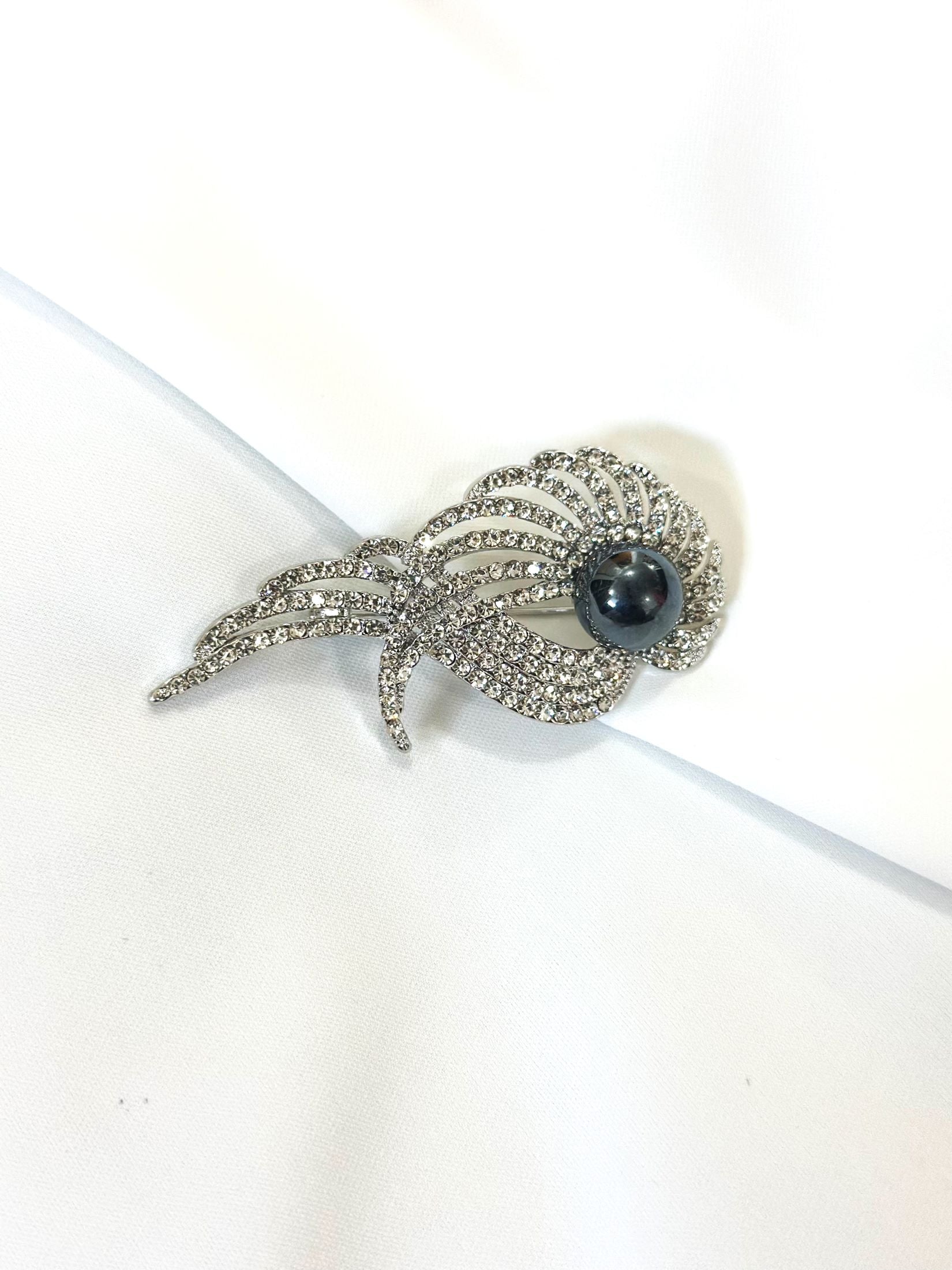 dark pearl brooch- lolini vogue